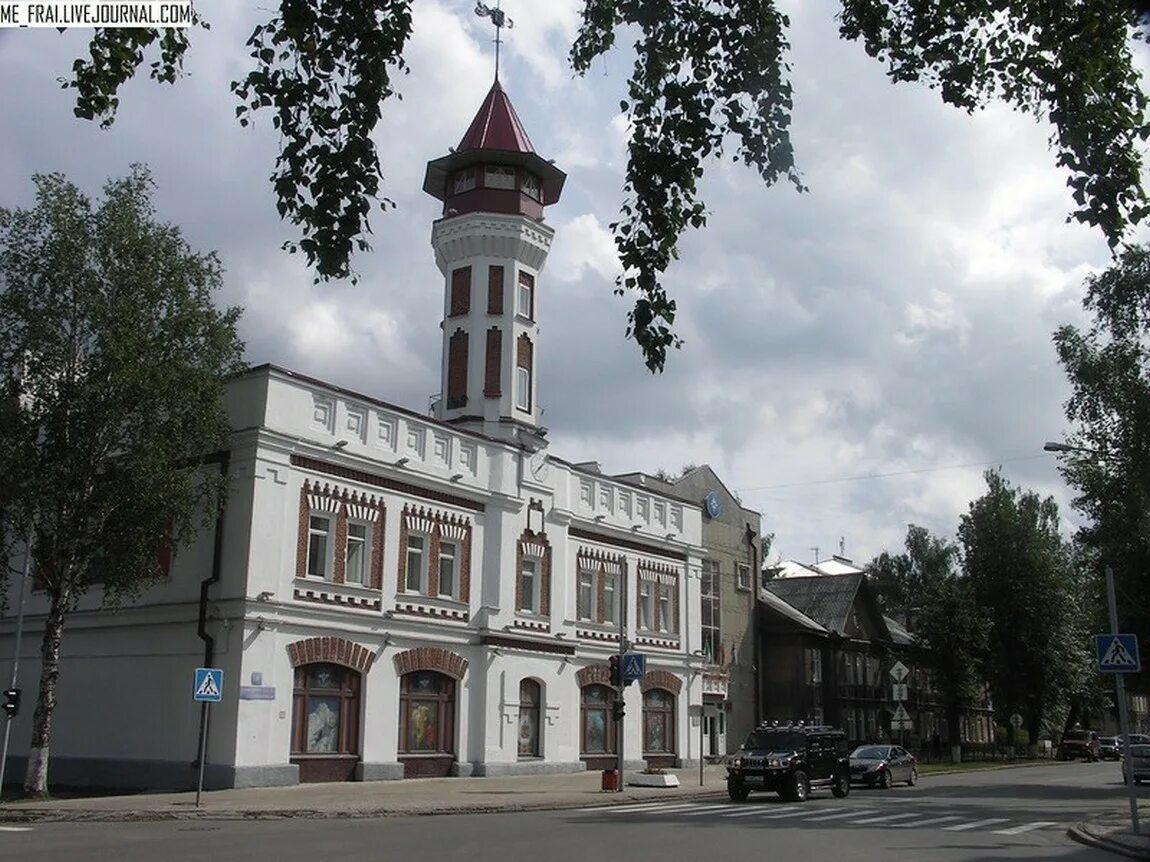 Сыктывкар каланча пожарная каланча. Сыктывкарская пожарная башня. Пожарная каланча сыктывкара в коми. Сыктывкар каланча. Памятник пожарная каланча в сыктывкаре.