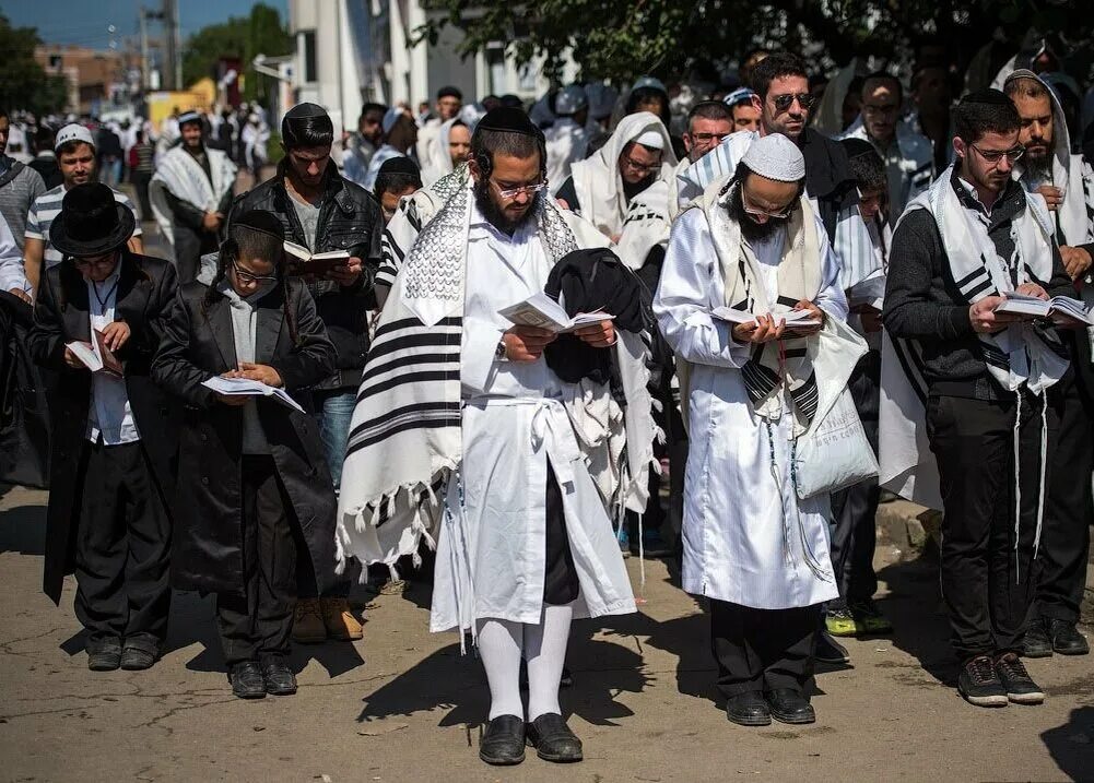 Еврейские праздники в сентябре. Иудейский новый год Рош-га-Шана. Хасиды в Умани. Хасиды в Умани 2022. Иудейский праздник Рош ха Шана.