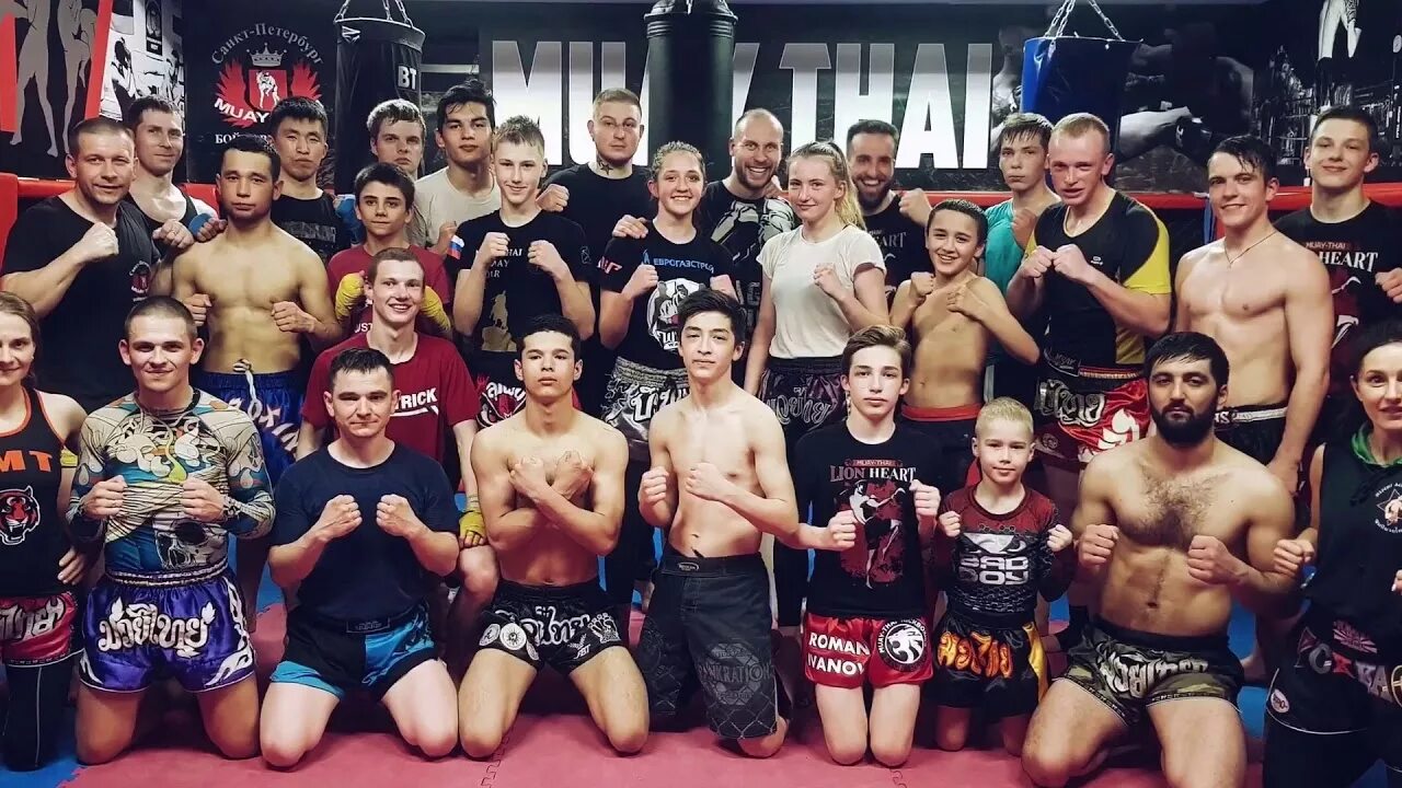 Тайский бокс тренировка. Секция муай тай в москве. Кикбоксинг к1. Зал тайского бокса. Клуб тайского бокса.