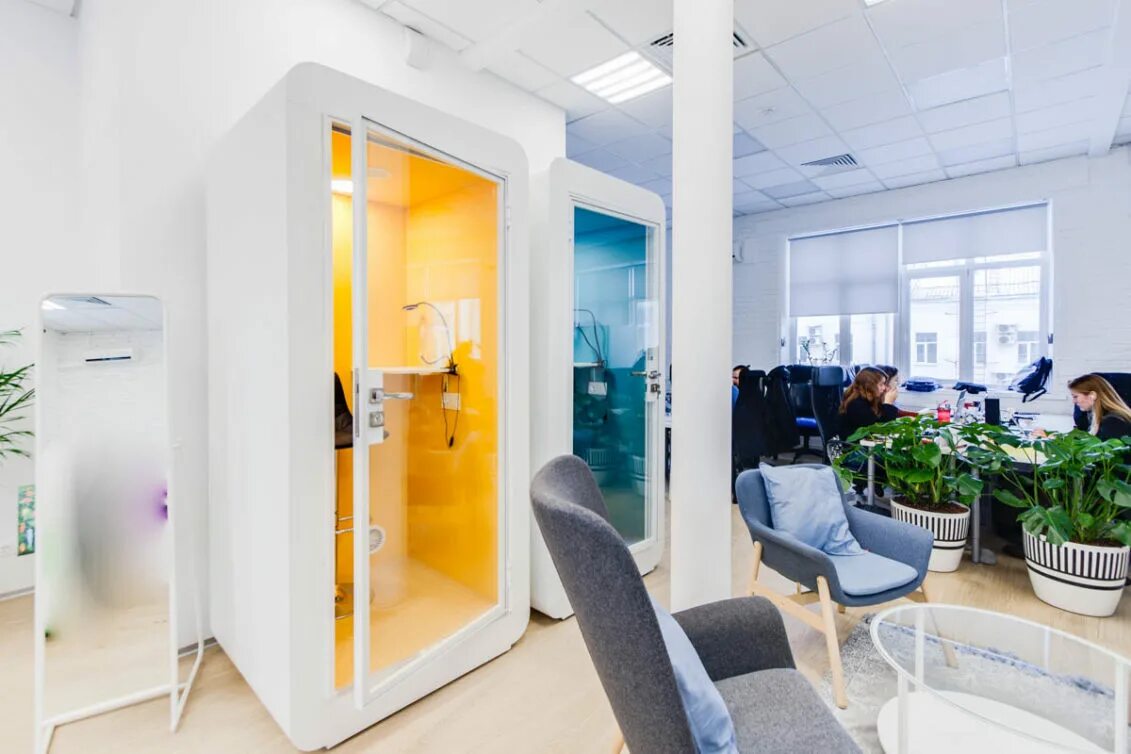 Офис skyeng в москве. Office eng. Акустические кабины lwop. Акустические решения для офиса. Look office мебель.