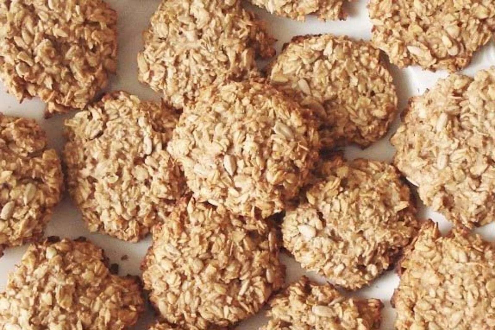 овсяные хлопья состав. овсяное печенье геркулес. печенье из овсяных хлопьев. бананово овсяное печенье. овсяные хлопья геркулес печенье.
