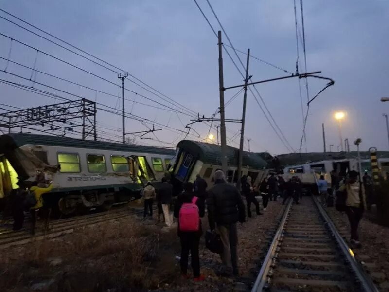 Сколько поездов сходит с рельс в год