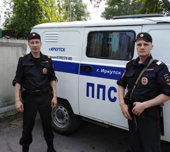 Сотрудники полиции помогли доставить в больницу. Полиция ппс ночью. Спецрота дпс иркутск. Полиция иркутск. Номер телефона полиции иркутска.