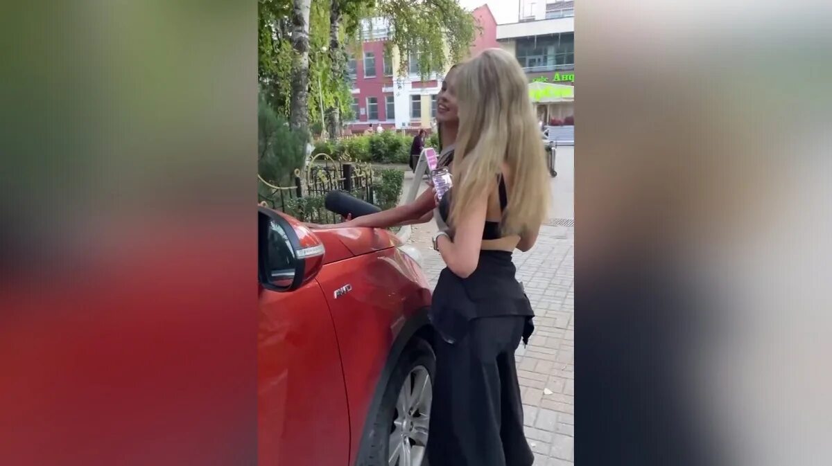 На улице воронежа девушка
