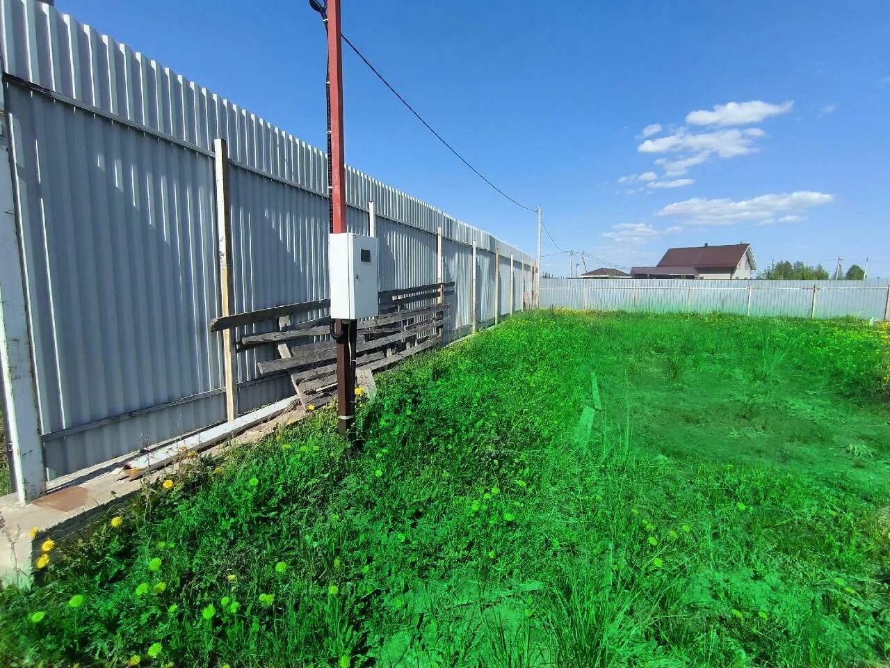 красивый фасадный забор. забор между соседями на даче. забор ижс. красивые заборы для дачи. забор ижс.