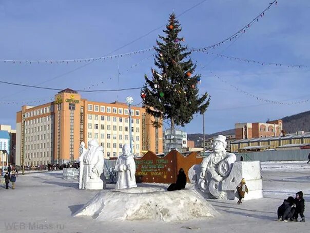 Миасс 2000 год. Снежный городок в Миассе. Миасс автозавод снежный городок Центральный. Миасс Старая часть города. Миасс фотографии города.