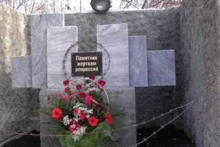 Памятник жертвам репрессий сочи. Памятник жертвам репрессий сочи. Памятник жертвам политических репрессий мурманск в джпге. Памятник жертвам репрессий сочи. Памятник жертвам репрессий в москве.