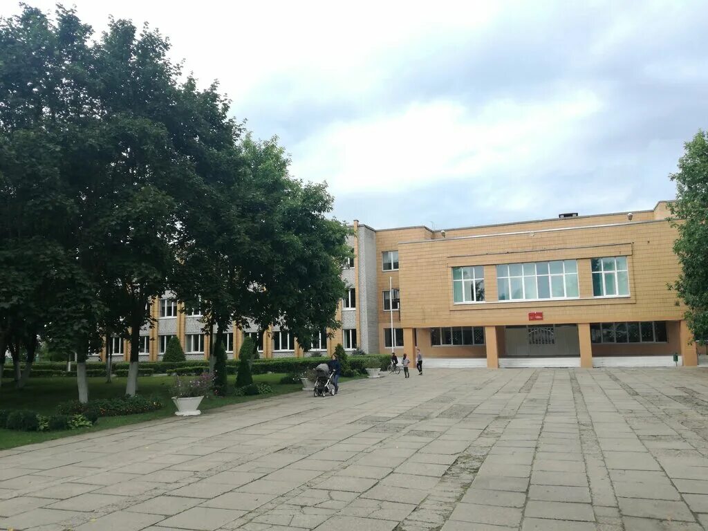 Бояновичская средняя школа выпуск 2018 торжественная линейка. Сш 1 молодечно. Школа № 1 беларусь, молодечно. Сш 1 молодечно. Гимназии или гемназии.