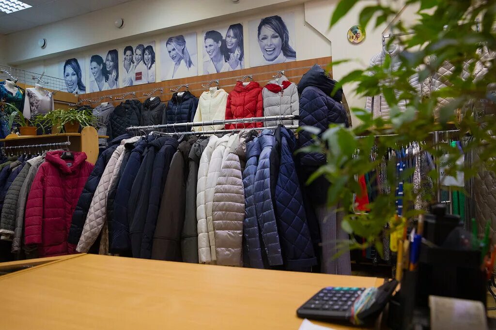 Магазин дом одежды в новосибирске. Магазины одежды в россии. Британский дом. Магазин глинфленд одежда. Одежда молодых российских дизайнеров интернет магазин.