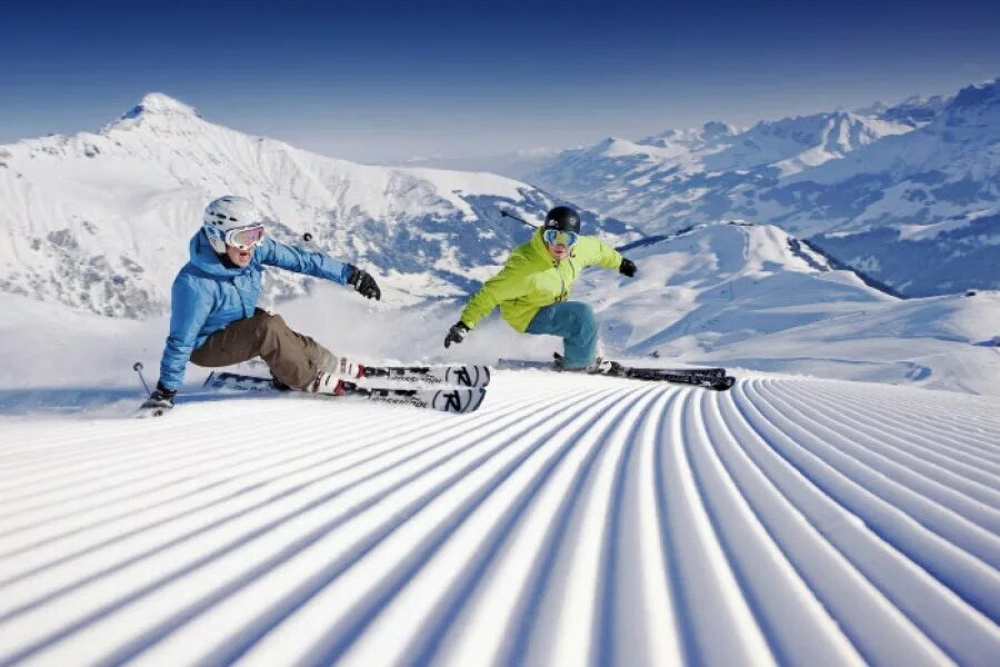 Альпы лыжи. Горные лыжи Альпы. Альпы Швейцария лыжи. Швейцария Альпы горнолыжные курорты. Down skiing