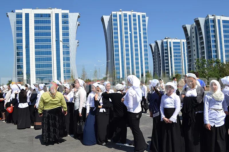 Погода в грозном на часы. Чеченская Республика Аргун город Аргун Диолаб. Аргун Чеченская Республика, городской округ Аргун Кадырова 112. Город Аргун Чеченская Республика долеколи от Грозного. Горэнерго города Аргун Чеченской Республики.