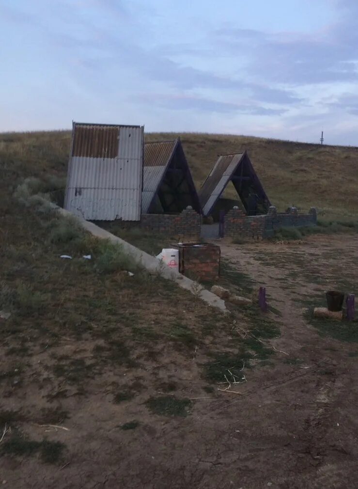 Кислая вода в ростовской области. Родник кислый в Ростовской области. Село Киевка Ростовская область. Родник кислый село Киевка. Источник кислый Ремонтненский район.