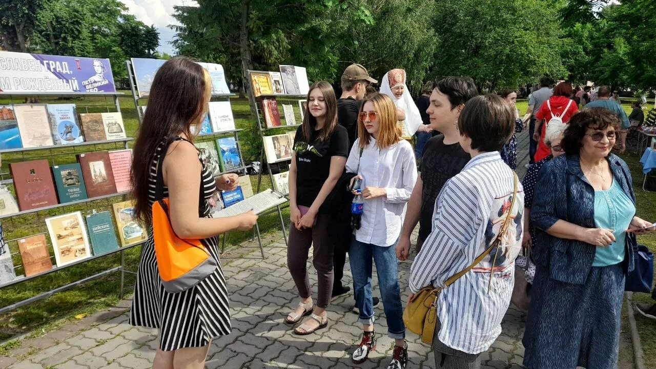 Библиотека Бийск. Арбат Бийск. Центральная детская библиотека Бийск. Уличная библиотека в Бийске. Городская библиотека 6