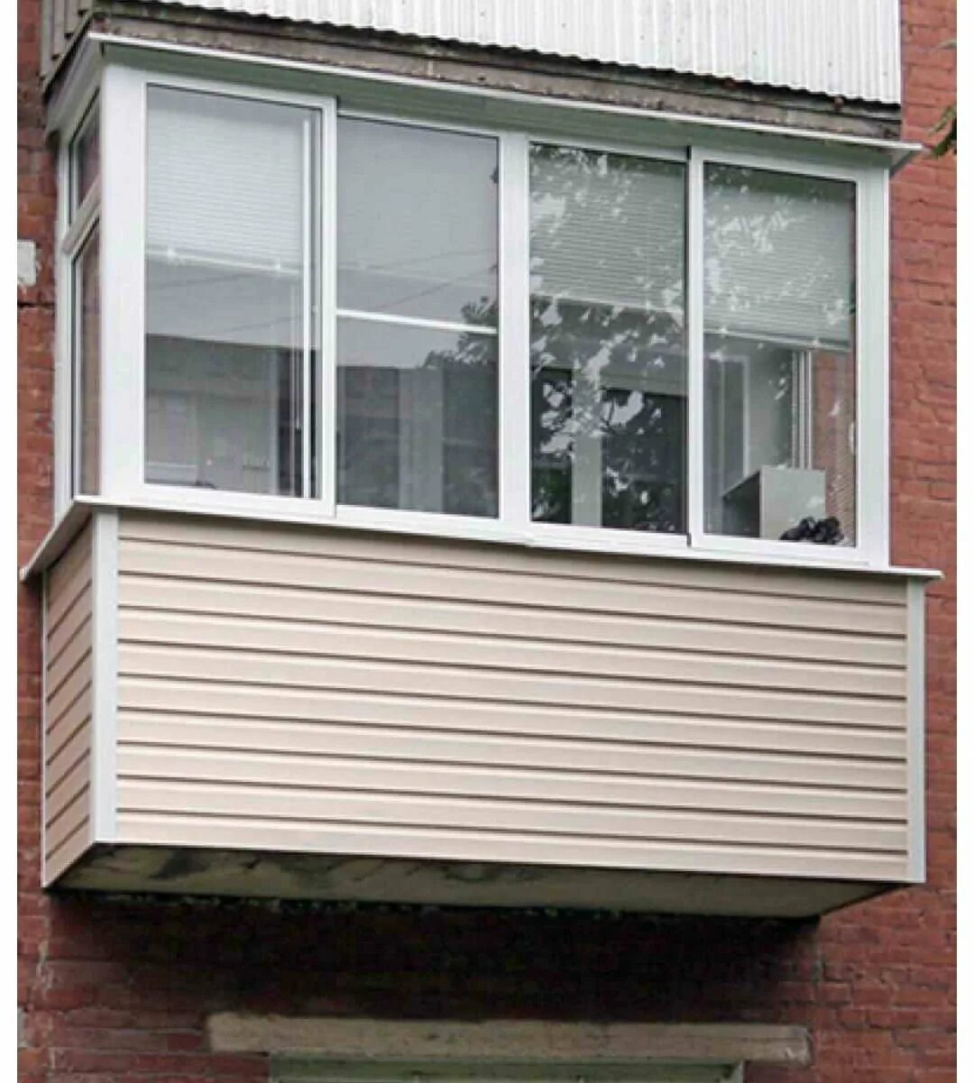 Балкон снаружи. Внешняя отделка балкона. Обшивка балкона снаружи. Балкон вид снаружи.