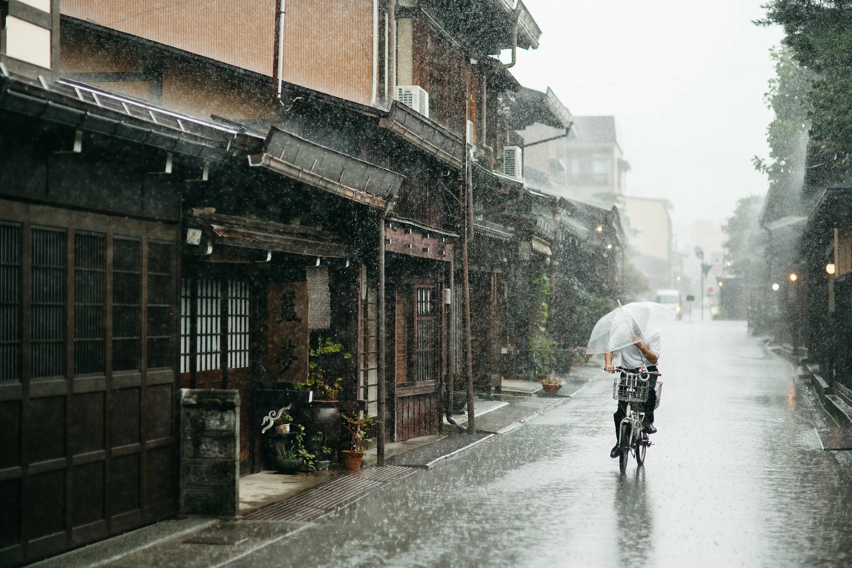 Rain town. Япония Киото Эстетика. Киото Япония улицы Эстетика. Дождливые улицы Японии. Япония улица дождь.