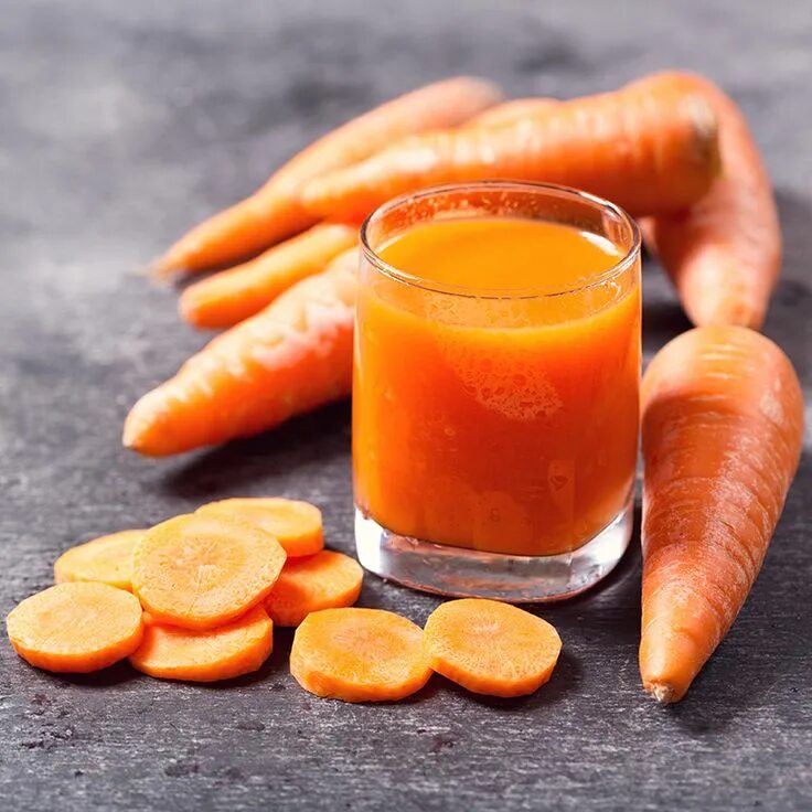 Морковный сок. Морковный Фреш. Свежевыжатый морковный сок. Сок из моркови.