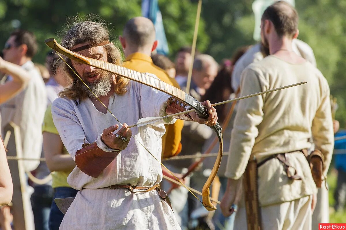 Лук старославянский. Акатуй стрельба из лука. Славянин лучник. Славянская девушка с луком. Схема монгольского лука.