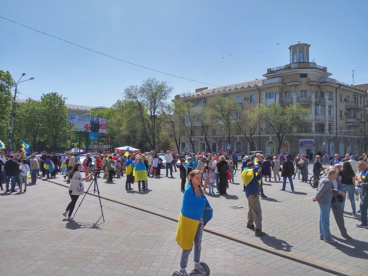 Население города мариуполь. Мариуполь площадь города. Город Мариуполь Донецкой области Украина. Мариуполь Театральная площадь.