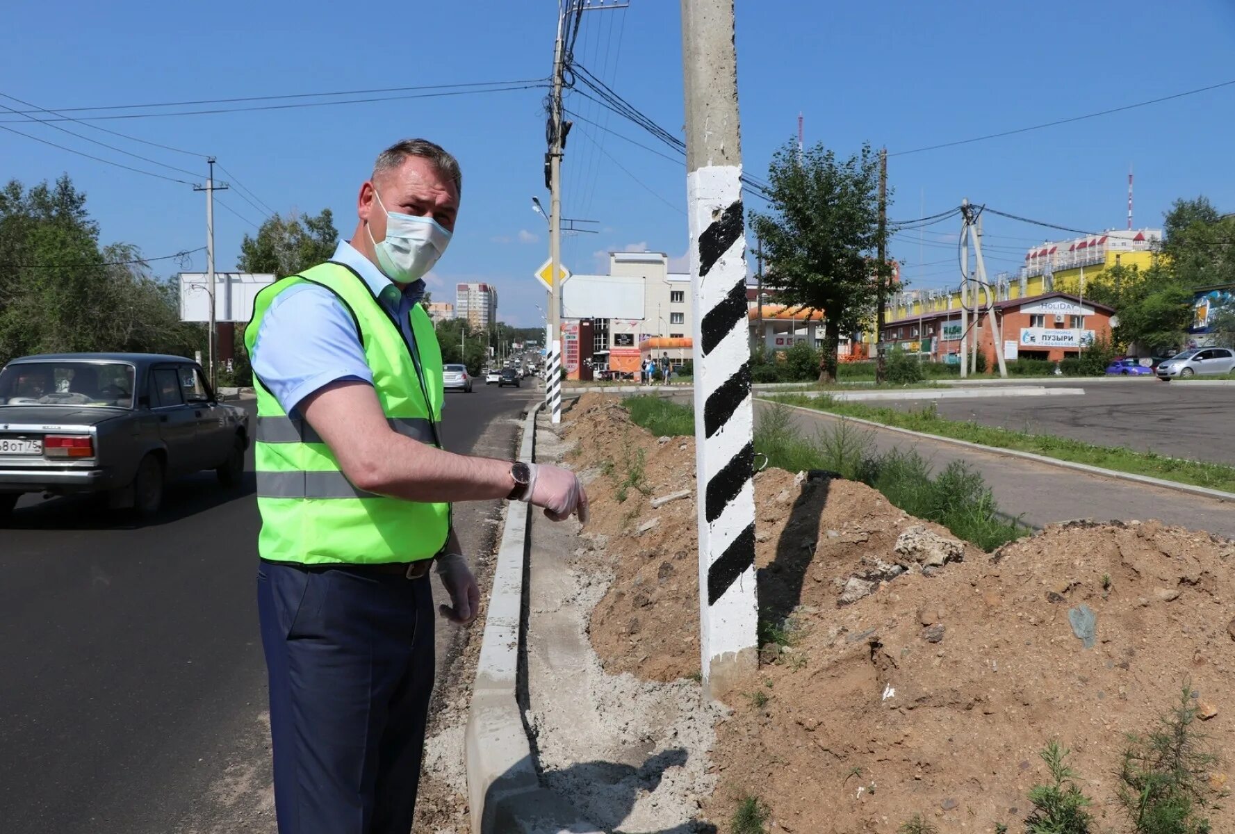 Проверка качества дорог. Дороги в Чите. Ремонт дорог Чита. Дорога тротуар бордюрный камень.