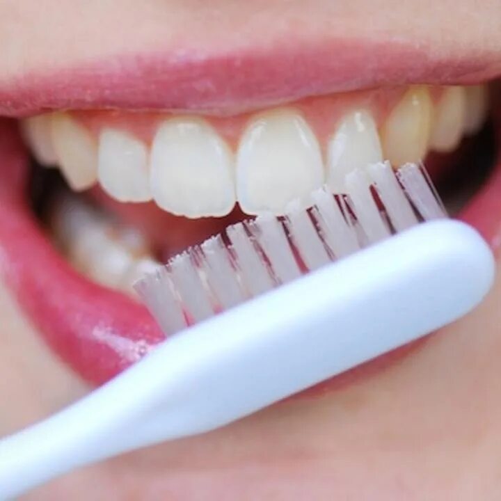 Можно ли чистить зубы солью каждый день