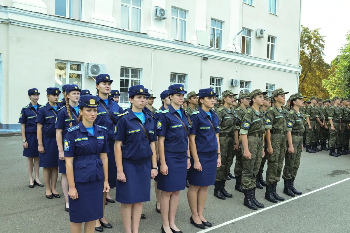 Высшее военное авиационное училище. Краснодарское высшее военное авиационное училище летчиков | КВВАУЛ. Краснодарское высшее военное авиационное училище курсанты. КВВАУЛ им Серова девушки курсанты. Курсантки Краснодарского военного училища КВВАУЛ.