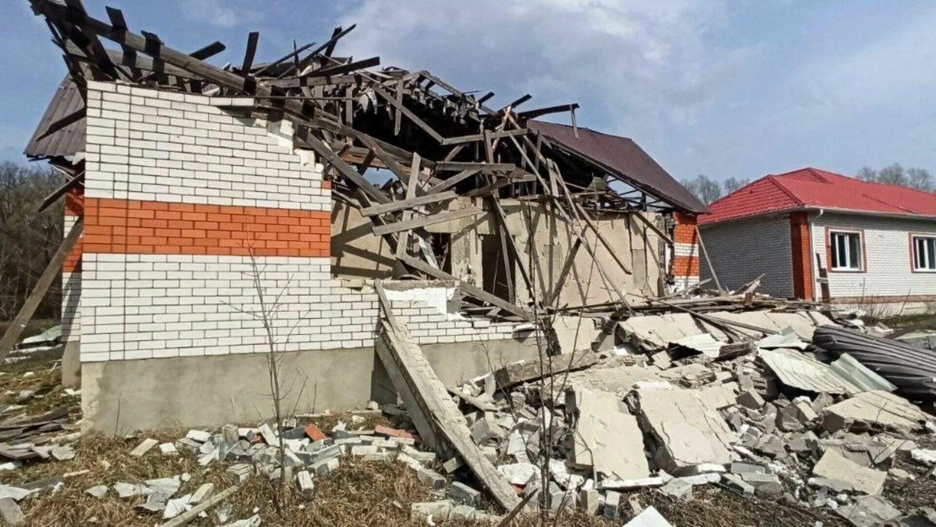 Белгородское село обстрел. Всу обстреляли белгородскую область. Солохи белгородская область обстрел. Козинка белгородская область обстрел. Белгородское село обстрел.