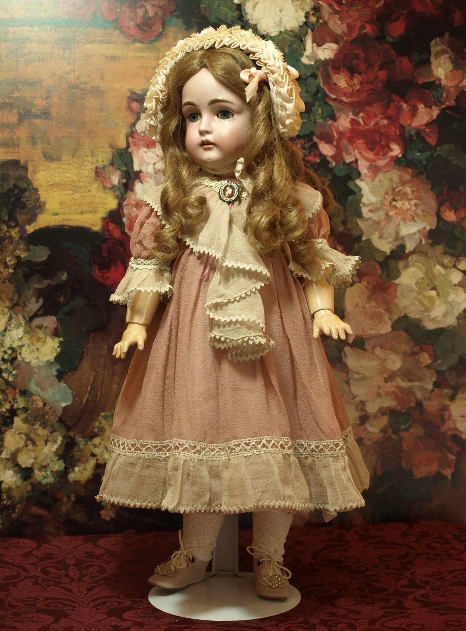 Старая куколка. Кестнер куклы Антикварные. Антикварные куклы 19 века. Старинные фарфоровые куклы 19 века. Кукла фарфоровая.