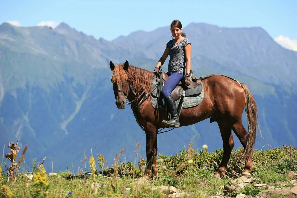 Start riding. Конные прогулки красная Поляна Сочи. Конная прогулка на лошадях в Сочи. Сочи конюшня Идальго. Конные прогулки Сочи Адлер.