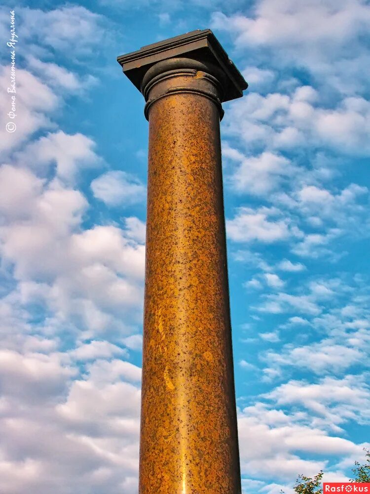 Колонна в прошлом 5 букв. Молвинская колонна. Александрийская колонна. Молвинская колонна звезда. Молвинская колонна в Санкт-Петербурге.