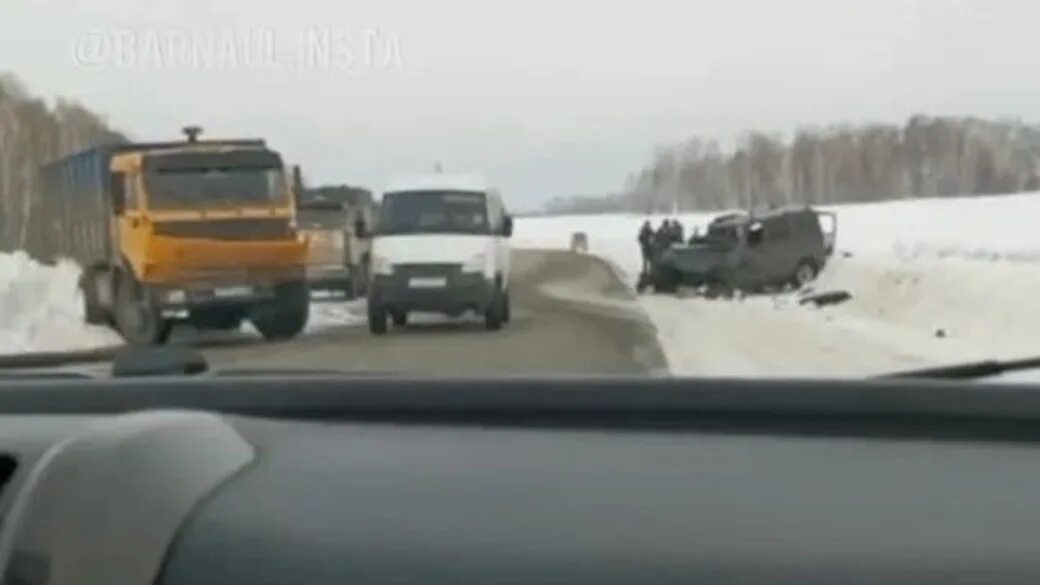 Какие трассы закрыли алтайский край. ДТП на трассе Заринск Барнаул. Джип в фуру лобовое столкновение. Трасса Барнаул Заринск.