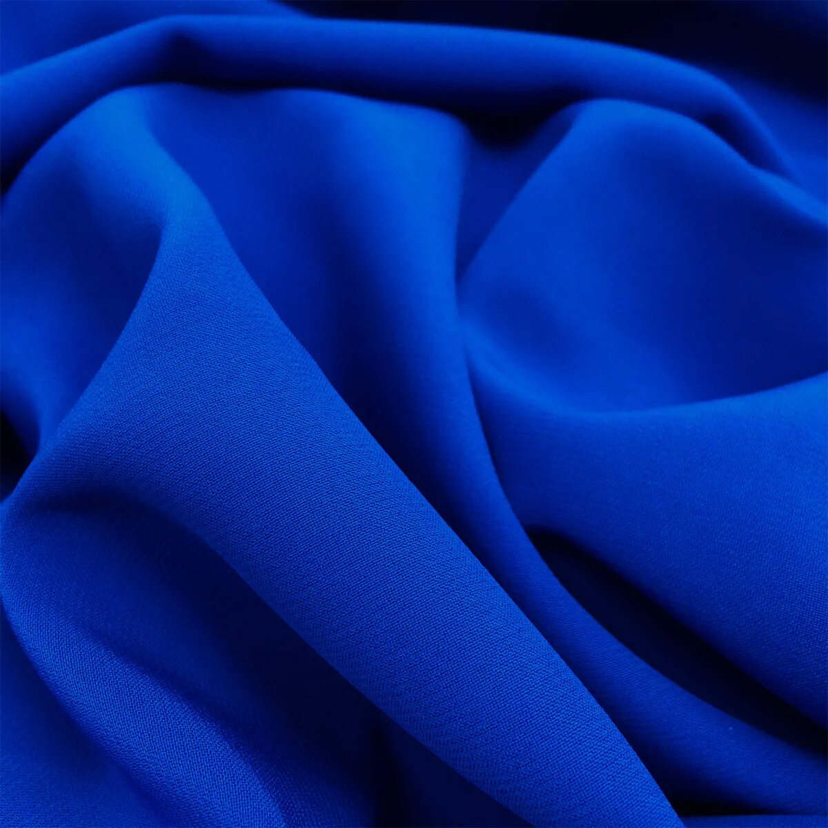 Цвет электро. Ткань бифлекс ультрамарин. Вискоза стрейч. Синий цвет. Синий электрик цвет.