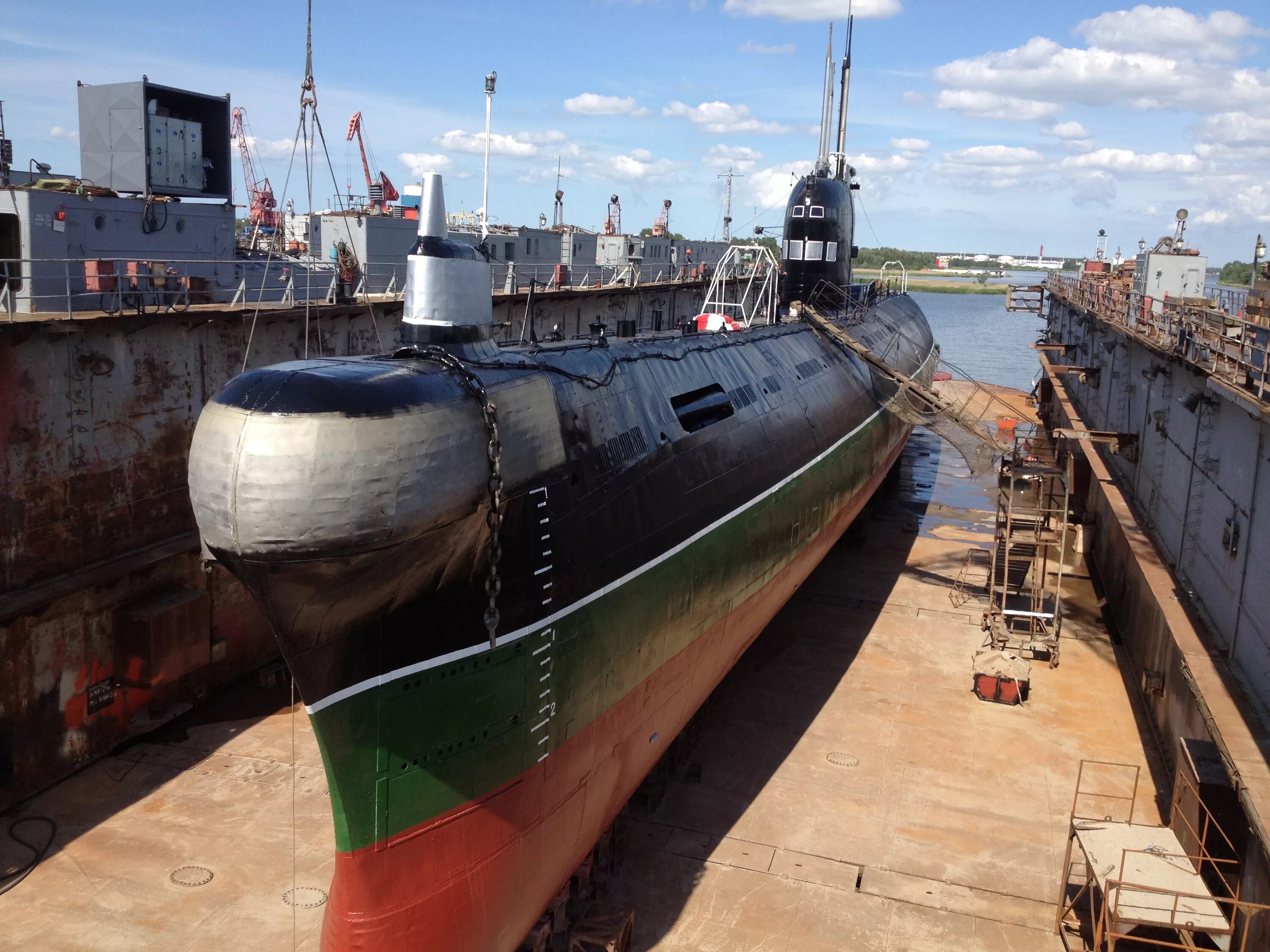 Пл 120. 641б подводная лодка. Подводная лодка-музей «б-413». Подводная лодка б-413 проекта 641. Подводной лодки проекта 641 в доке.