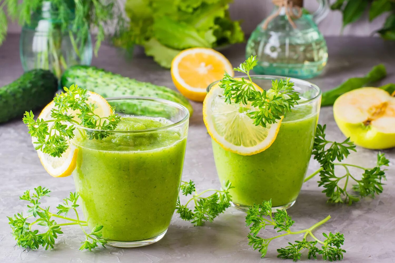 Сельдерей напитки рецепты. Напитки смузи smoothie green. зелёный смузи детокс. смузи сельдерей огурец петрушка. смузи огурец сельдерей.