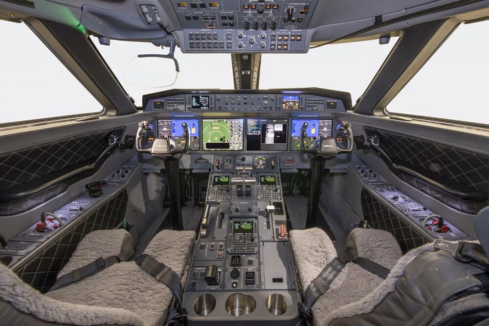 650 g2. Gulfstream 650 салон. Gulfstream g700 Cockpit. Самолёт Gulfstream g550 внутри. Gulfstream g450 Cockpit.