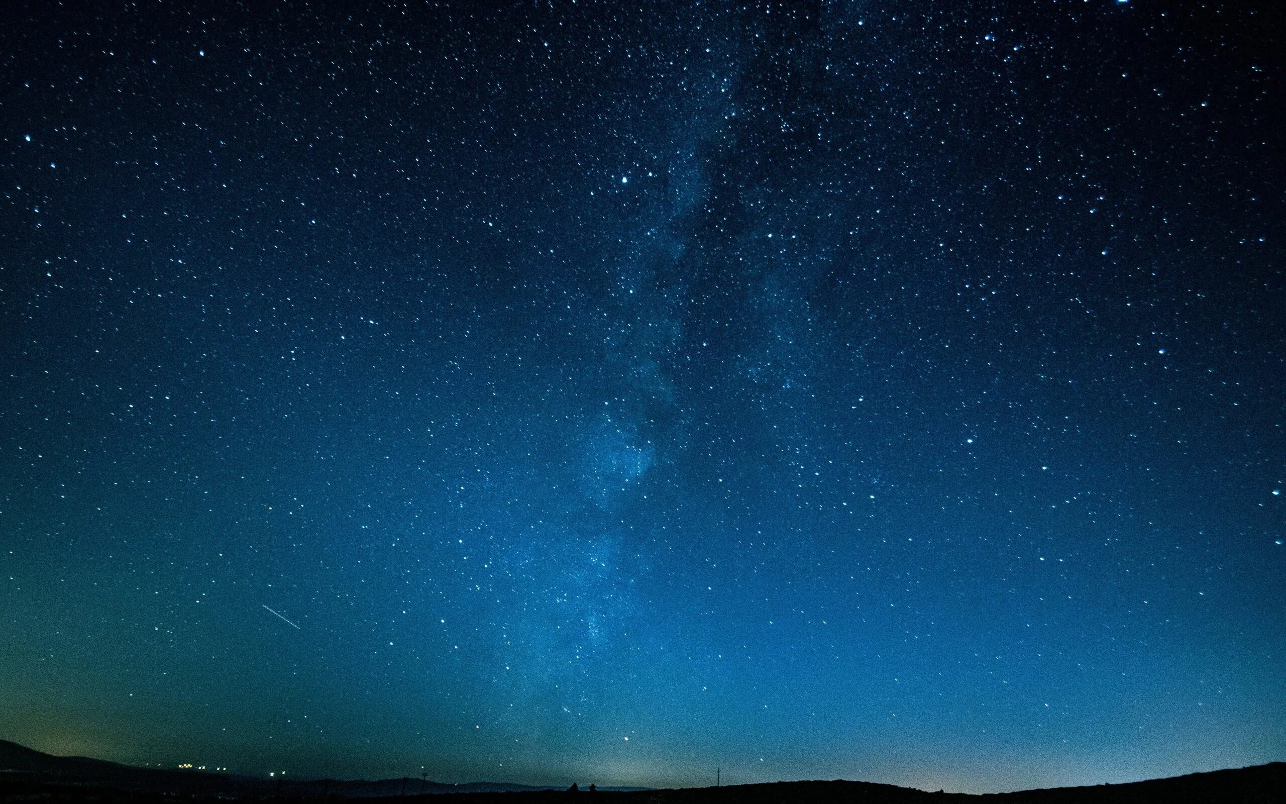 Темные горы. Macbook темная ночь. Новая mac os big sur. Коричневая эстетика на ноутбук. Macbook pro 4к.