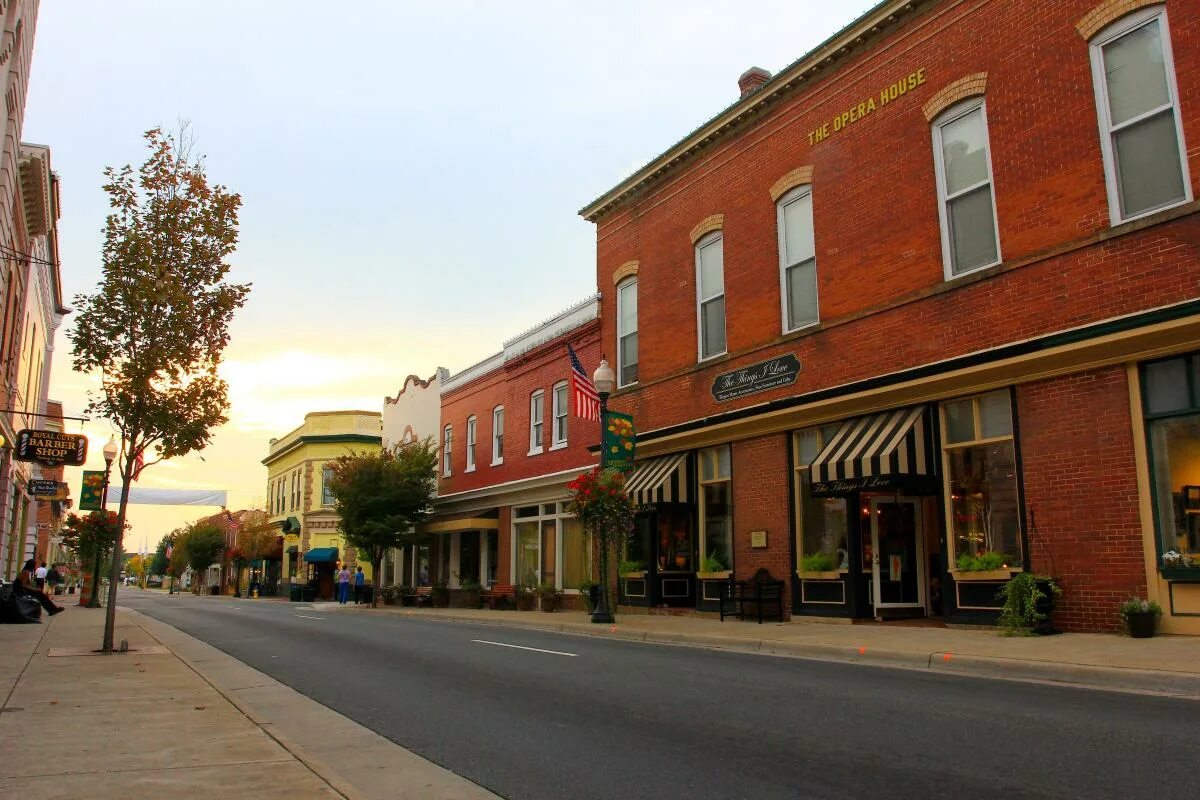 This old town. Manassas город va. Manassas город в США. Гумбар Манассас.