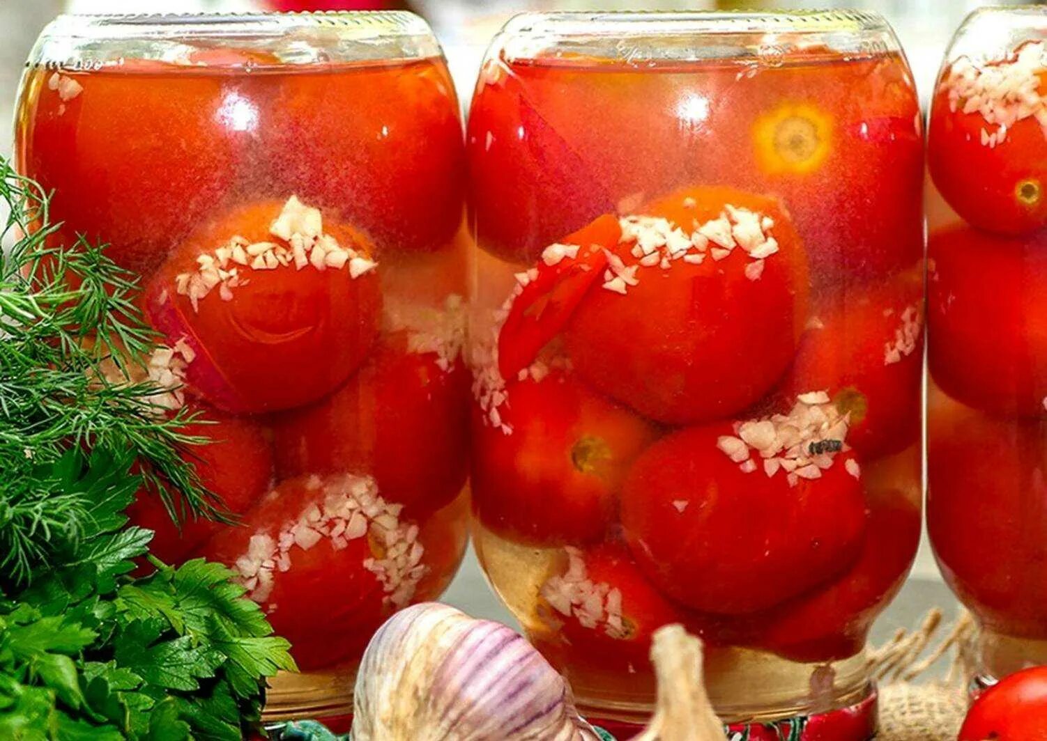 Вкусные простые помидоры на зиму. Помидоры в снегу. помидоры под снегом. помидоры с чесноком на зиму. помидоры на зиму самый вкусный.