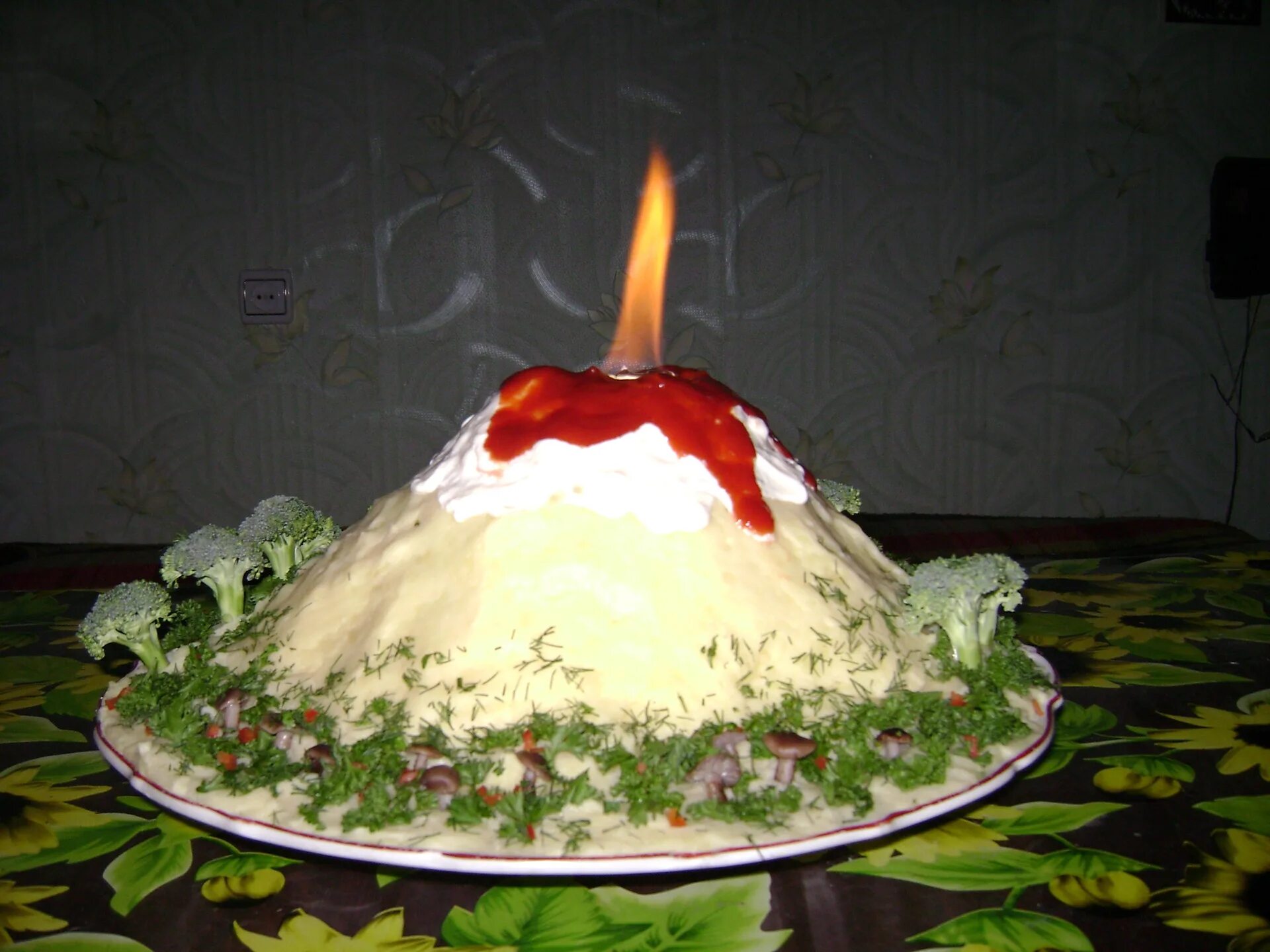 запеканка вулкан. картофель пюре вулкан. рецепт вулкана. рецепт вулкана. блюдо вулкан из фарша и картофельного пюре.