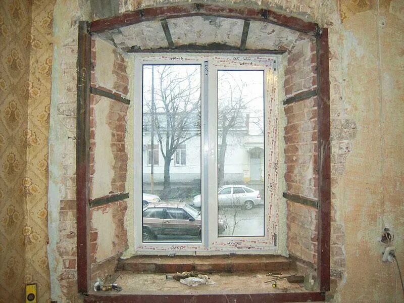 Увеличить окно можно. Откосы оконных проемов. Откосы в кирпичном доме. Пластиковые окна в старых домах. Старые оконные проемы.