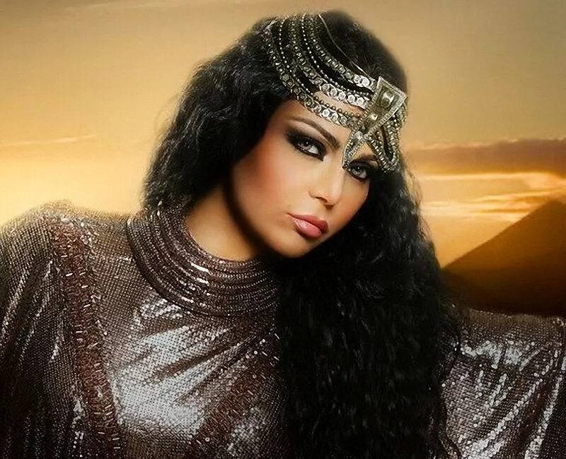 Арабская девушка поет. Арабская девушка поет. Арабская девушка поет. Девушка в пустыне. Арабские женщины.