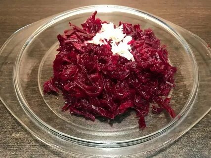 Салат со свеклой сырой и морковью