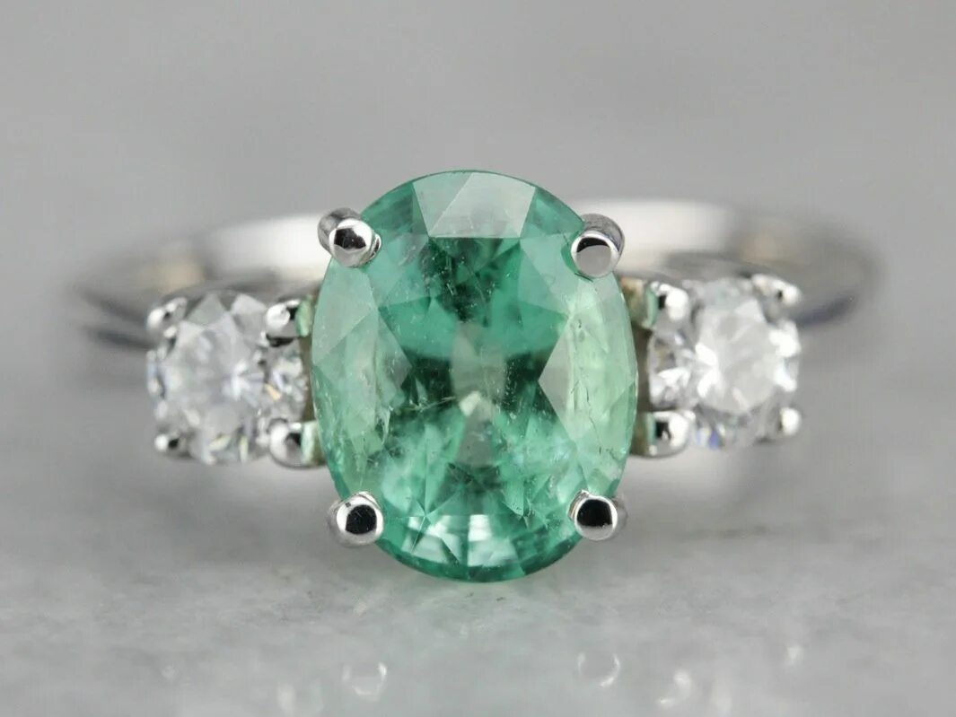 Генезис изумруда. Зеленые стразы. Света изумруд. Хризолит камень оливин камень. Света изумруд.