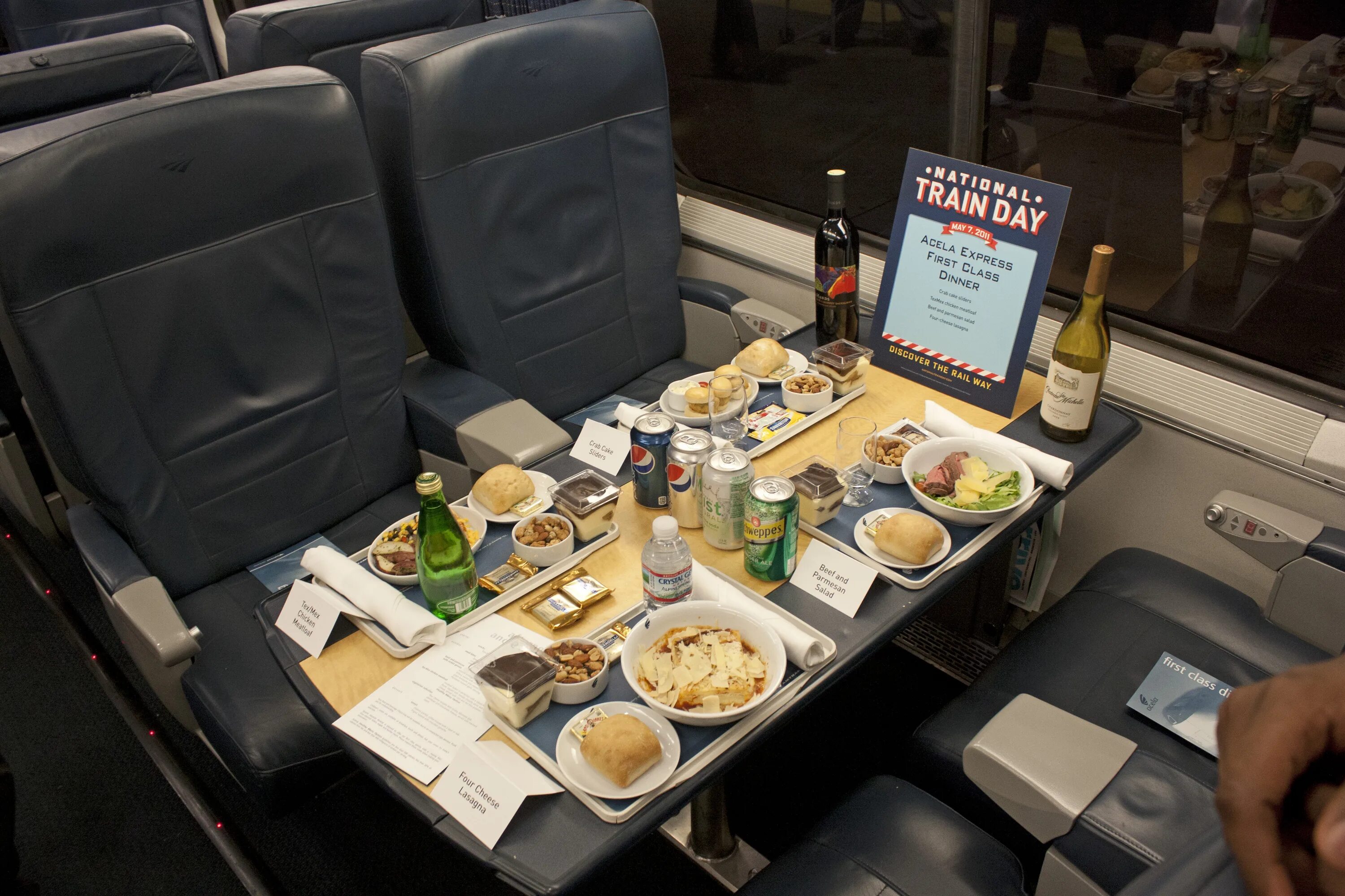 First class train. Экспресс еда. acela express first class. саб экспресс еда. москва-санкт-петербург ночной экспресс питание.