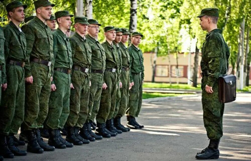 Строй солдат. Солдаты в армии. Строй в армии. Солдаты в строю.