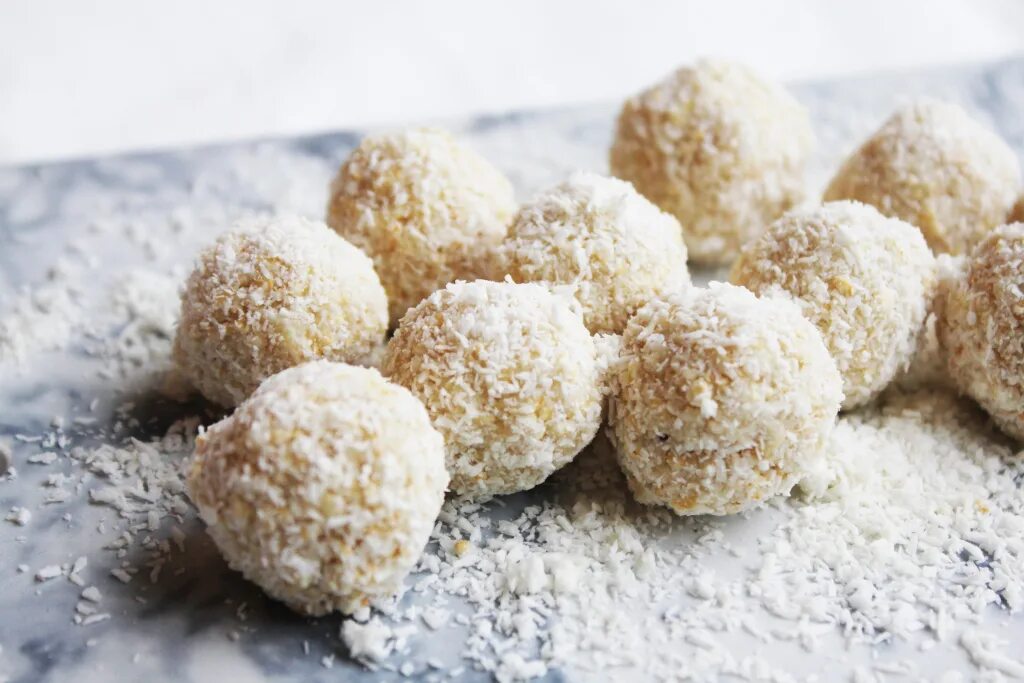 Пп рафаэлло. Кокосовая стружка рафаэлло. Кокосовые конфеты рафаэлло. Кокосовые конфеты рафаэлло. Конфеты с кокосовой стружкой рафаэлло.