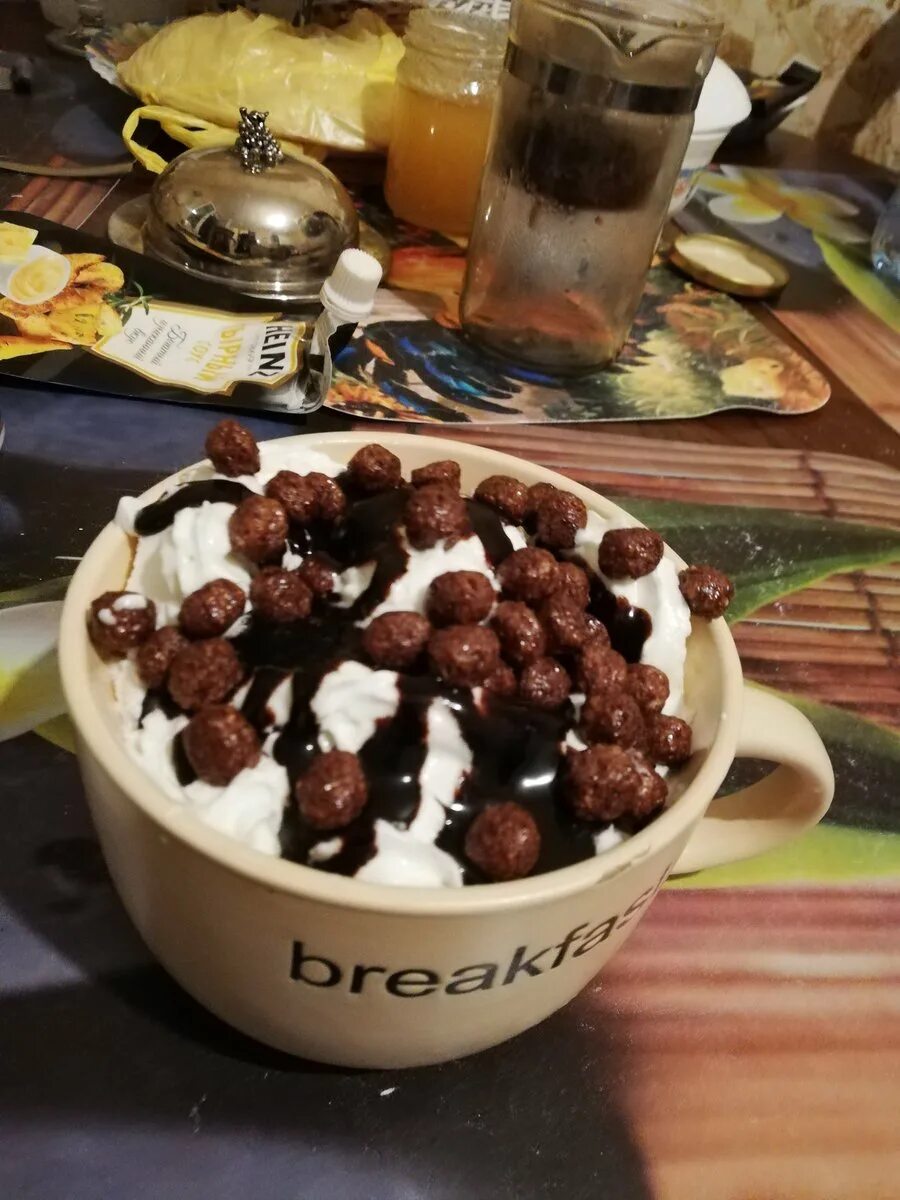 В какой стране больше всего едят мороженое. Диетическое мороженое фото. Мороженое при беременности 2 триместр. Девушка ест шоколадное мороженое. Мороженое презентация.