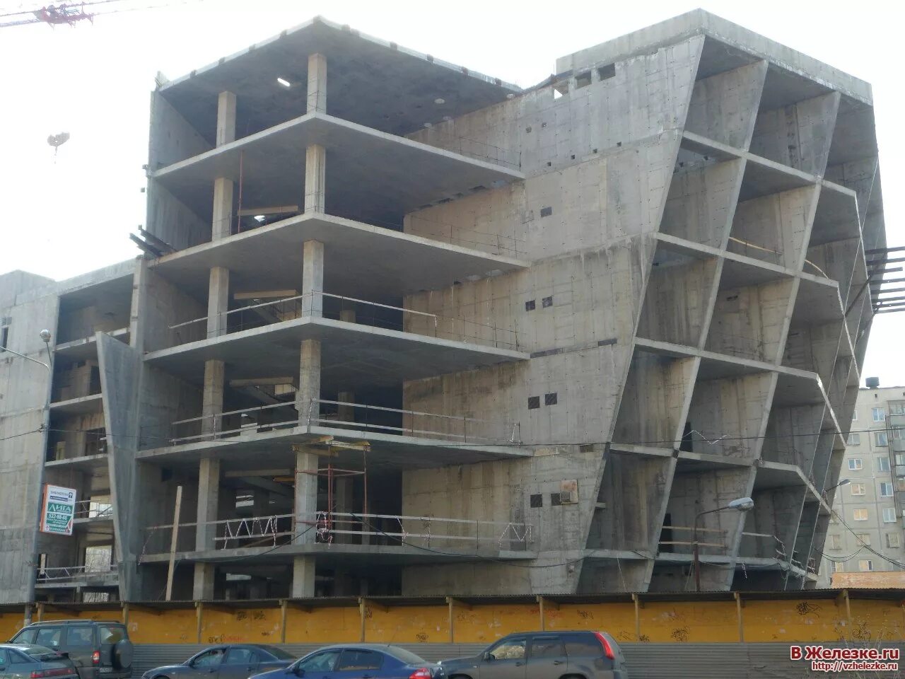 недостроенный торговый центр в железнодорожном. город железнодорожный кинотеатр родина. недостроенный кинотеатр в железнодорожном московской области. кинотеатр железнодорожный балашиха. кинотеатр кристалл железнодорожный.