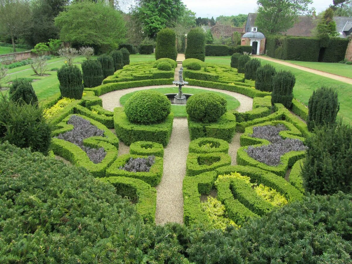 Французский регулярный парк. Регулярный сад классика Франция. Партер Бродери. Анфилада это в садово Парковом. Шан-де-Батай регулярный стиль.
