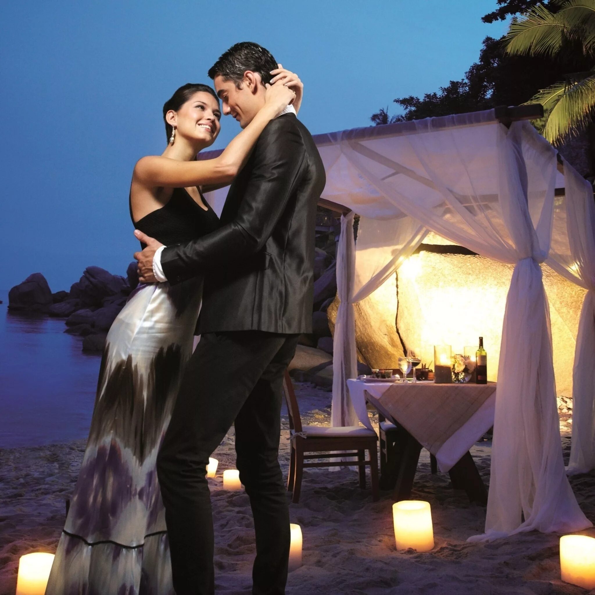 вечер мужчина и женщина. вечер любви 18. вечерний поцелуй. вечер любви 18. романтичный мужчина.