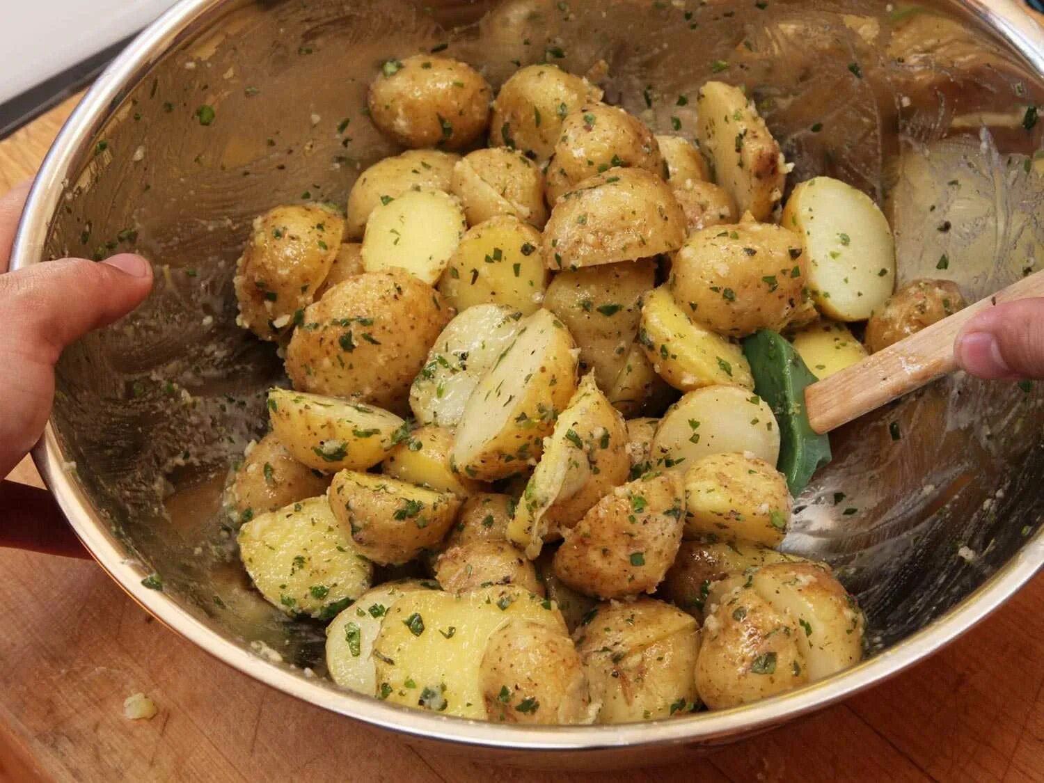 Можно ли сыпать картошку. Картофель для варки. Картофель в мундире. Варка картофеля в мундире. Блюда из картофеля.